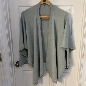 Neiman Marcus 100% cashmere gray/ blue poncho